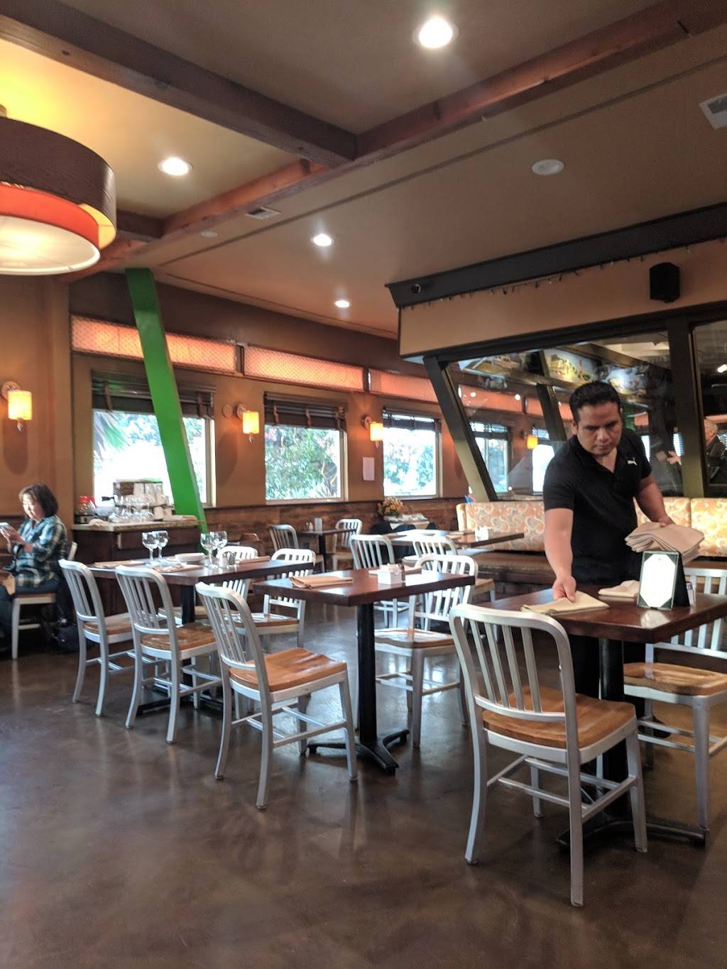 Googie Grill | cafe | 1520 Del Monte Blvd, Seaside, CA 93955, USA | 8313921520 OR +1 831-392-1520