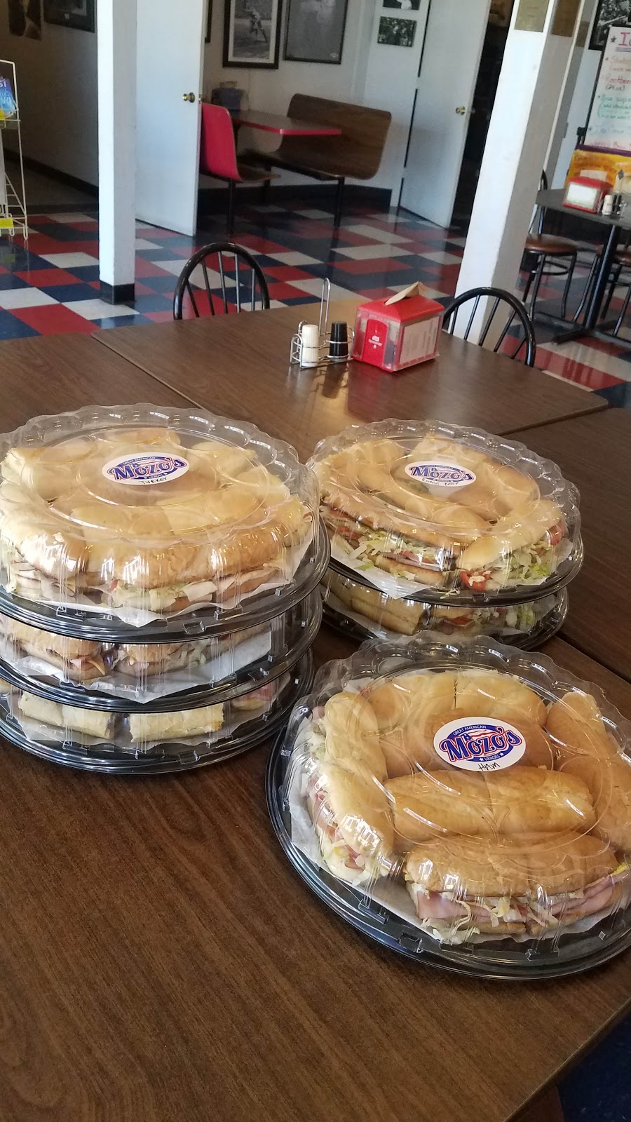 Mozos Great American Heroes | restaurant | 1904 Lake Ave, Pueblo, CO 81004, USA | 7195667792 OR +1 719-566-7792