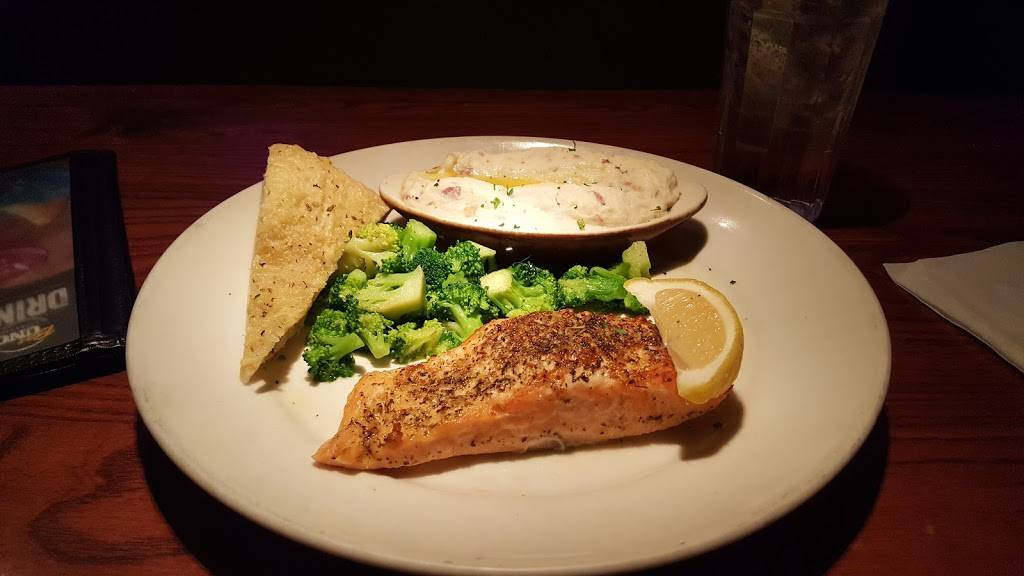 Uno Chicago Grill | restaurant | W3254 Van Roy Rd, Appleton, WI 54915, USA | 9207312111 OR +1 920-731-2111