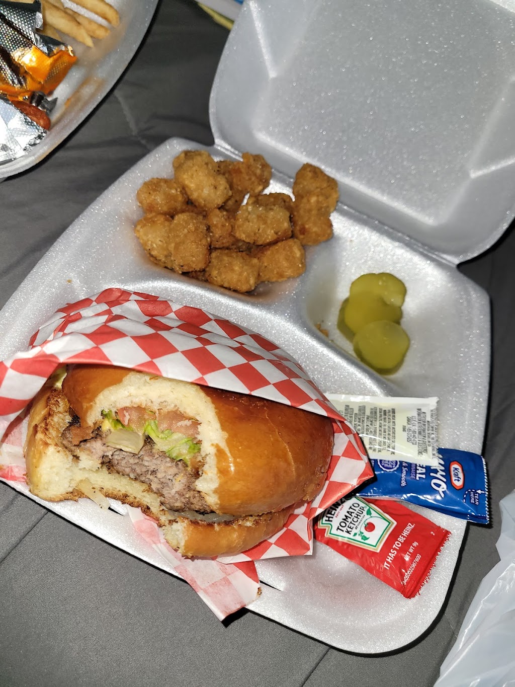 Susans Burgers N More | restaurant | 2226 Irving Blvd, Dallas, TX 75207, USA | 9729822028 OR +1 972-982-2028