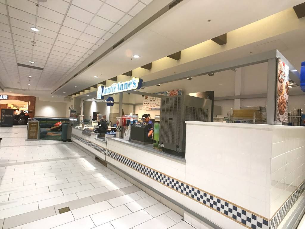 Auntie Annes | restaurant | 37700 Six Mile Rd, Livonia, MI 48152, USA | 7349536616 OR +1 734-953-6616