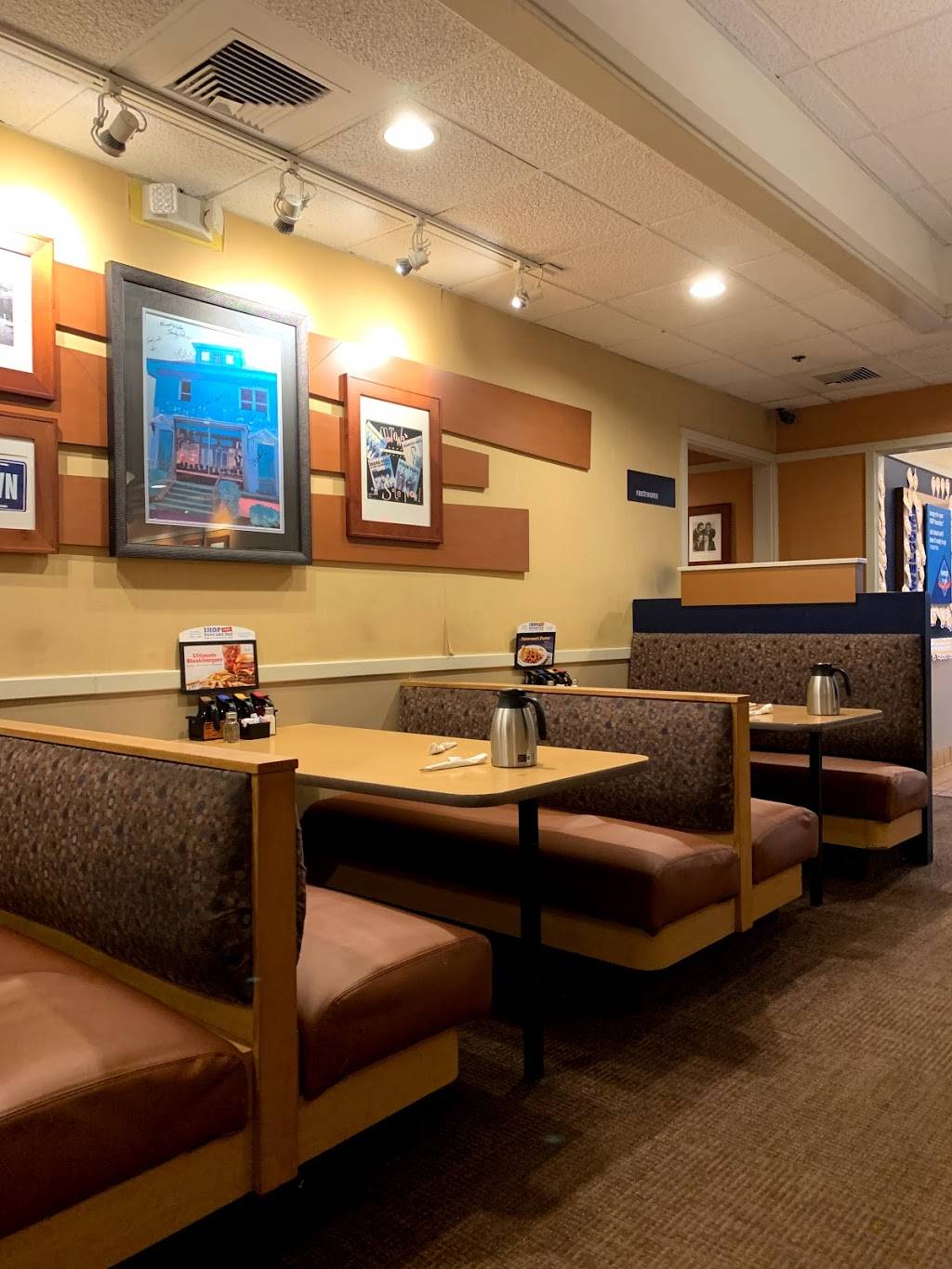 IHOP | restaurant | 2701 E Jefferson Ave, Detroit, MI 48207, USA | 3133937166 OR +1 313-393-7166