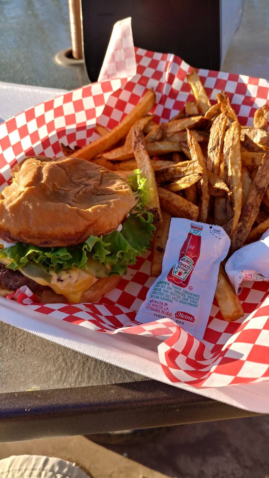 Neon Moon | restaurant | 326 US-71, Mountainburg, AR 72946, USA | 4793691705 OR +1 479-369-1705