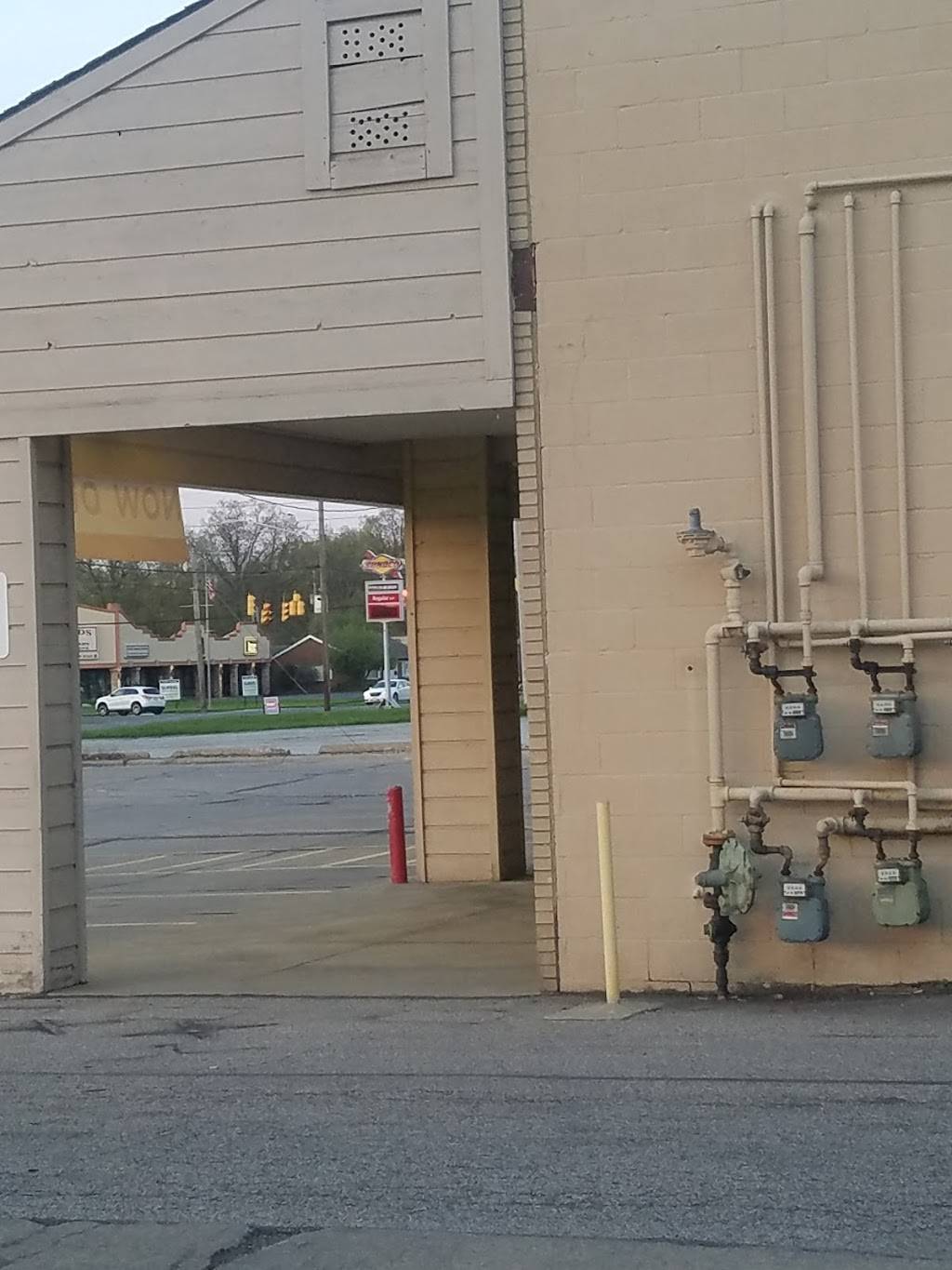 Verns BBQ | restaurant | 26199 Chardon Rd, Richmond Heights, OH 44143, USA | 4406818033 OR +1 440-681-8033