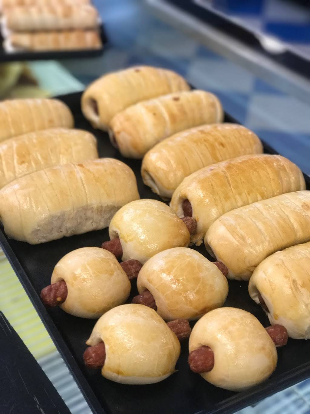 Daylight Donuts | bakery | 207 N Keller Dr, Effingham, IL 62401, USA | 2173424288 OR +1 217-342-4288