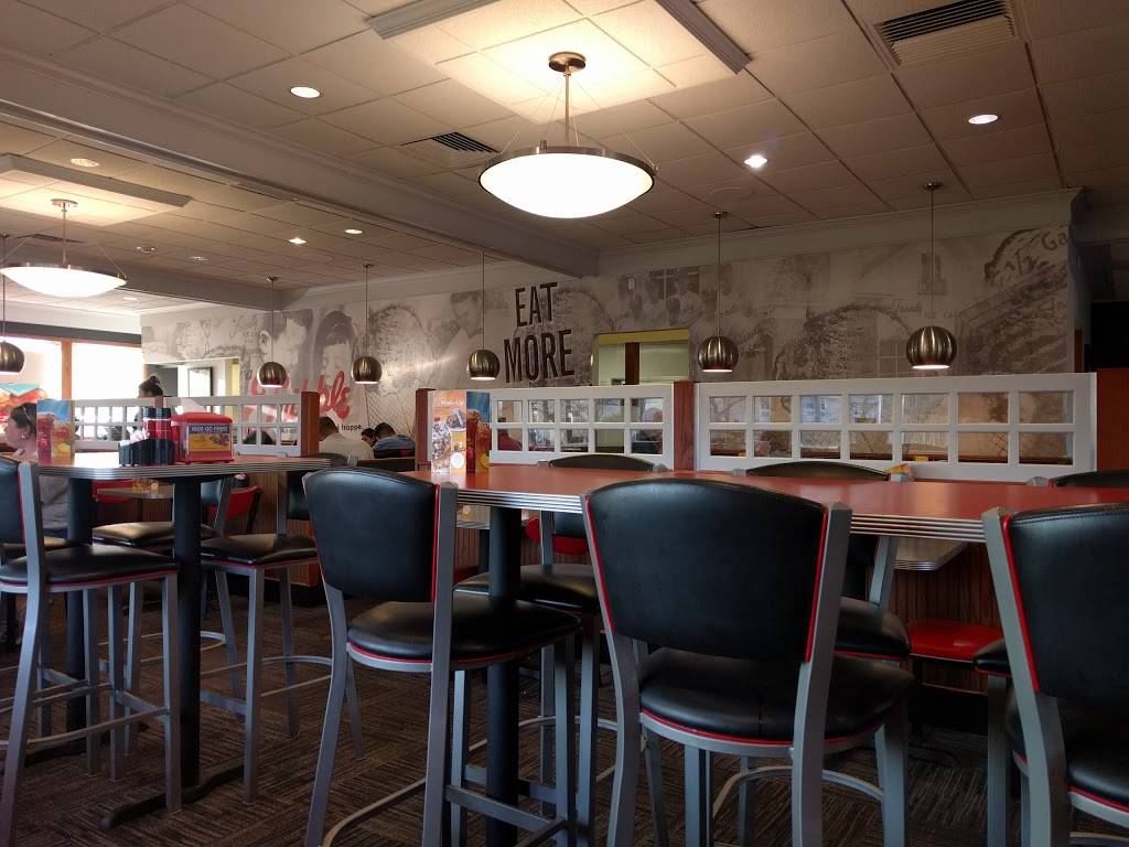 Friendlys | restaurant | 1090 Iyannough Rd, Hyannis, MA 02601, USA | 5087718145 OR +1 508-771-8145