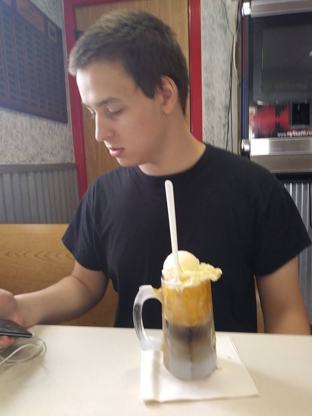 Andys Drive-In | restaurant | 2929 Roosevelt Rd, Kenosha, WI 53143, USA | 2626582067 OR +1 262-658-2067