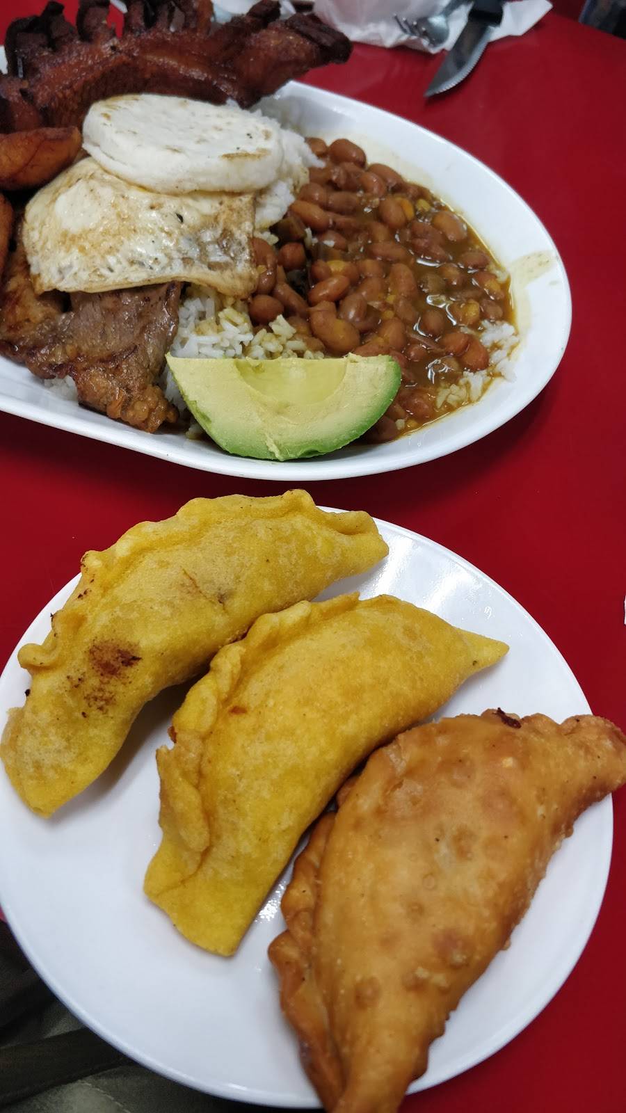 Palacio De Las Empanadas | restaurant | 4219 College Point Blvd, Flushing, NY 11355, USA | 7186611080 OR +1 718-661-1080