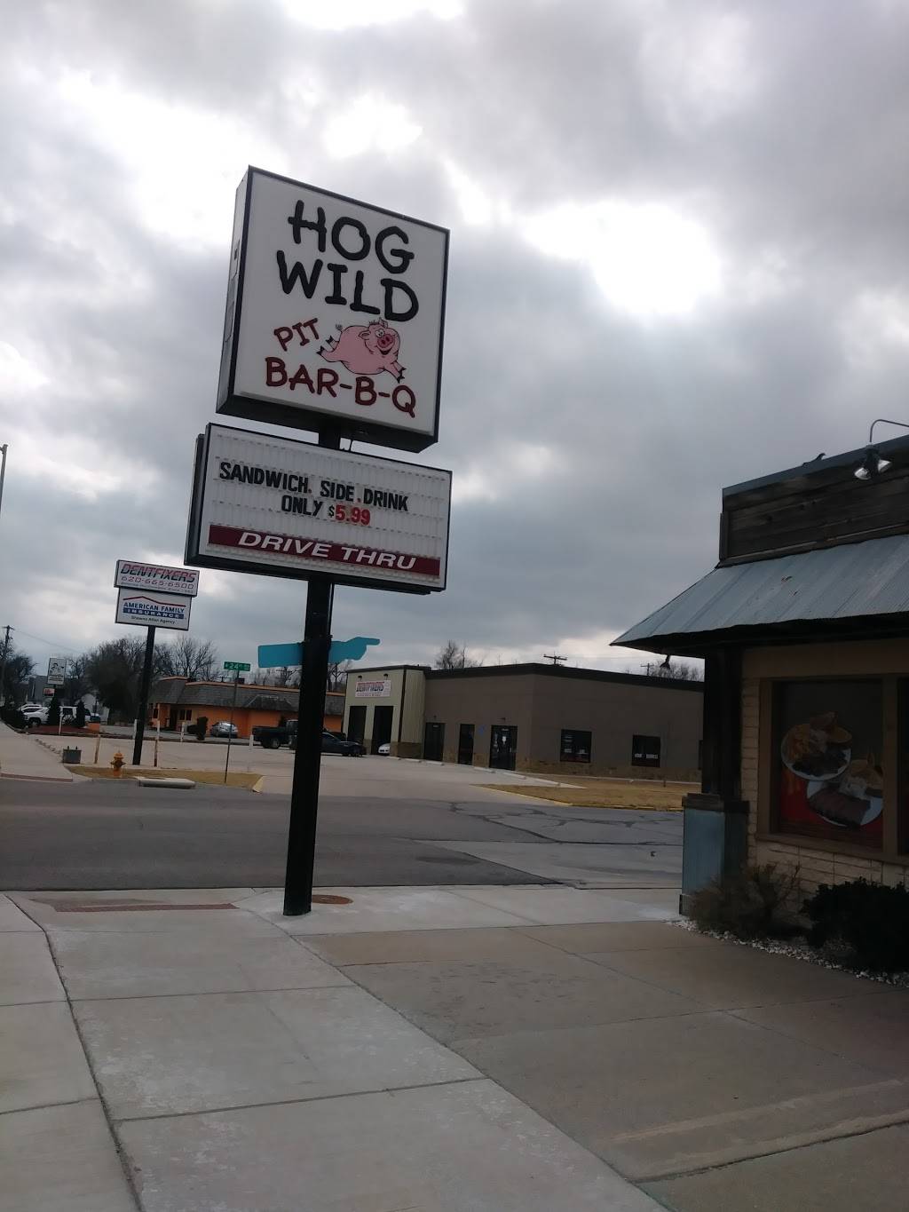 Hog Wild Pit Bar-B-Q | restaurant | 2401 N Main St, Hutchinson, KS 67502, USA | 6206698787 OR +1 620-669-8787