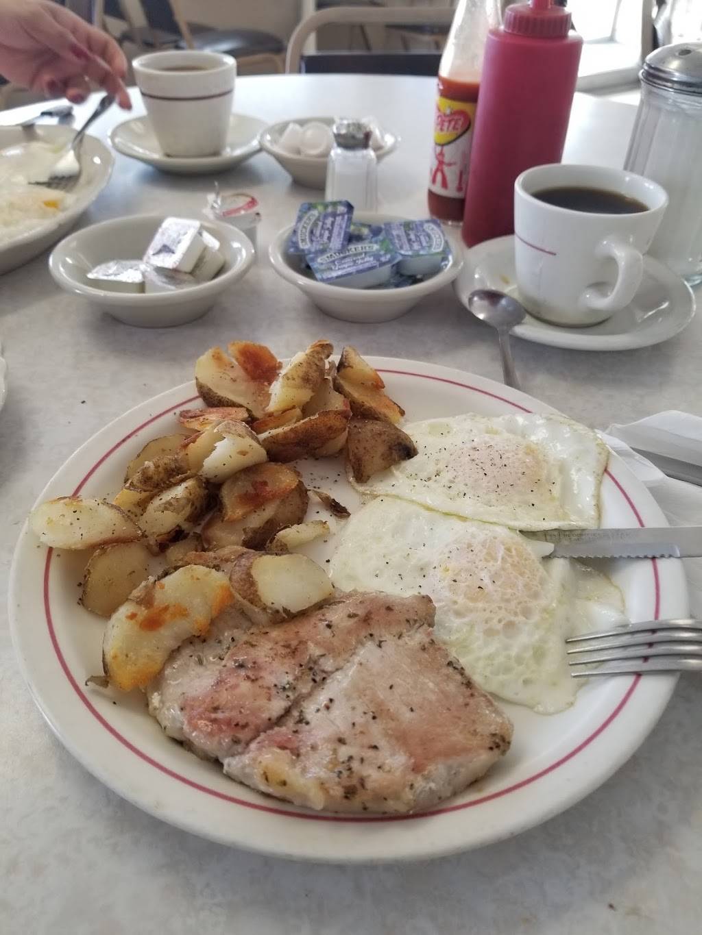 Gateway Restaurant | restaurant | 219 E International Speedway Blvd, Daytona Beach, FL 32118, USA | 3862521262 OR +1 386-252-1262