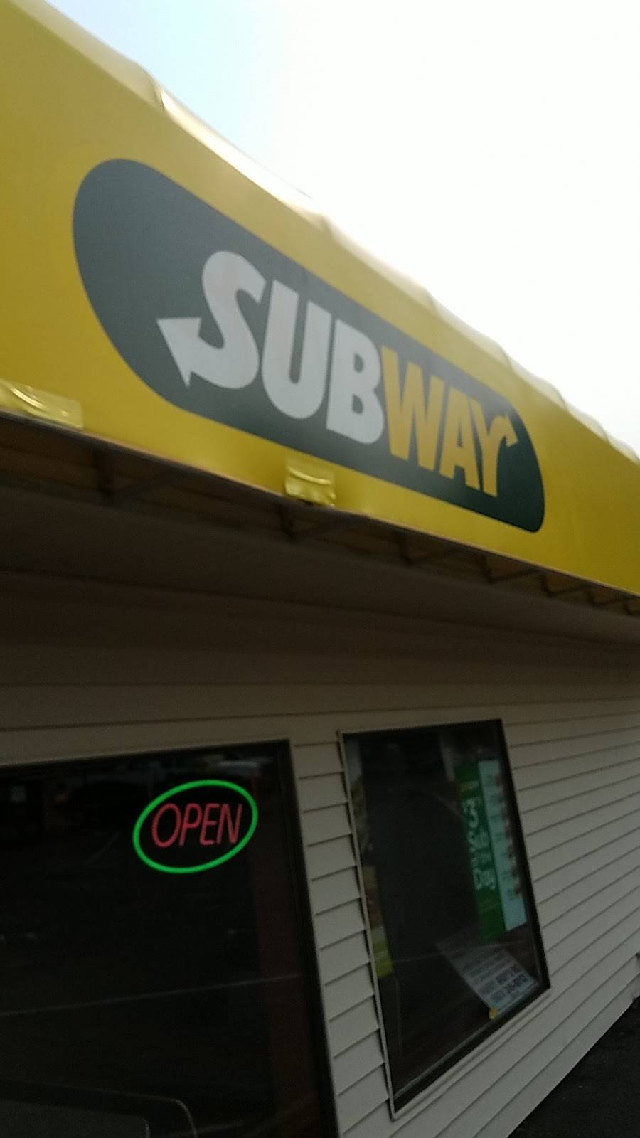Subway | restaurant | 8952 SW Barbur Blvd, Portland, OR 97219, USA | 5032450337 OR +1 503-245-0337