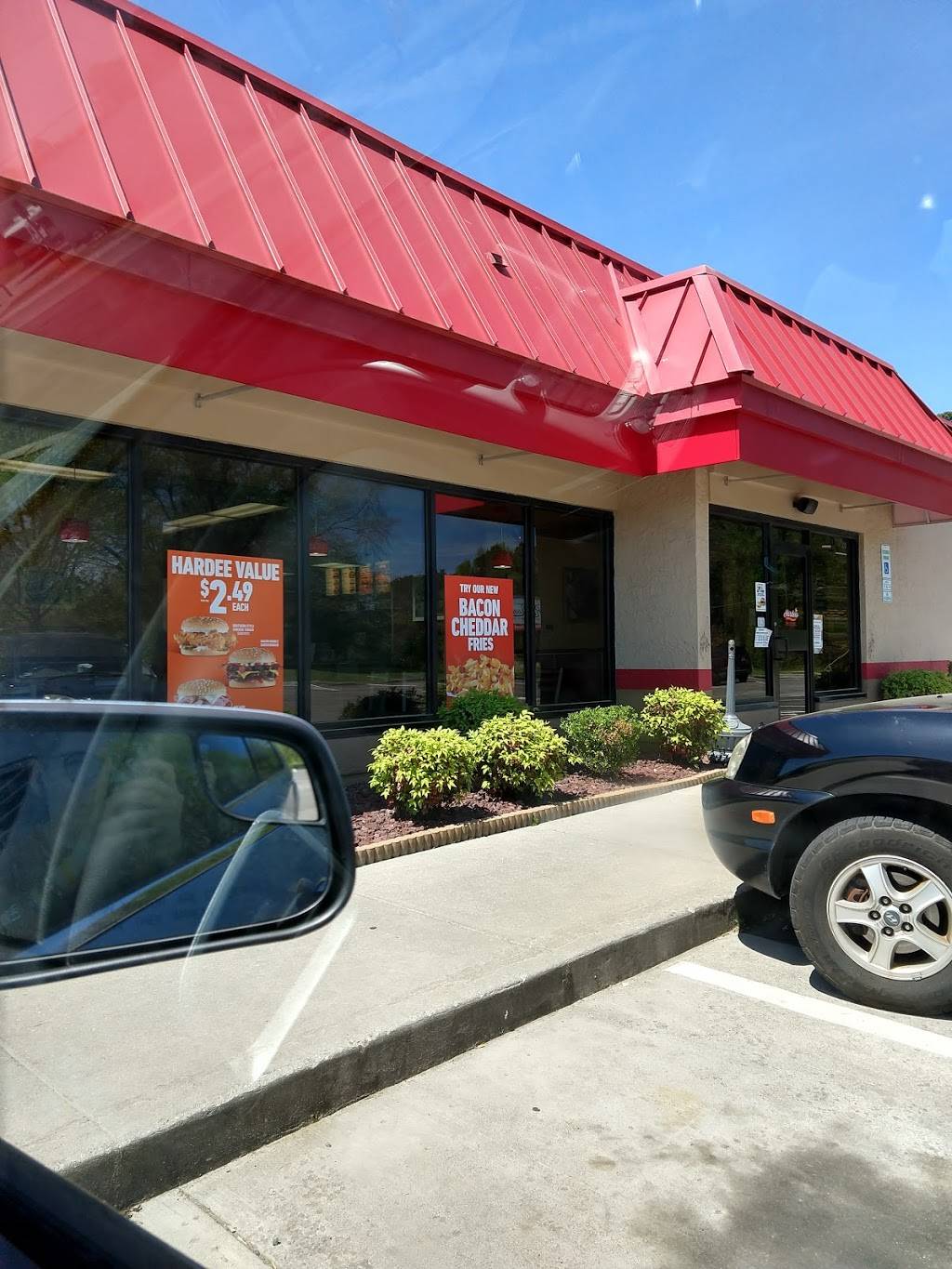 Hardees | restaurant | 2135 County Dr, Petersburg, VA 23803, USA | 8047332125 OR +1 804-733-2125