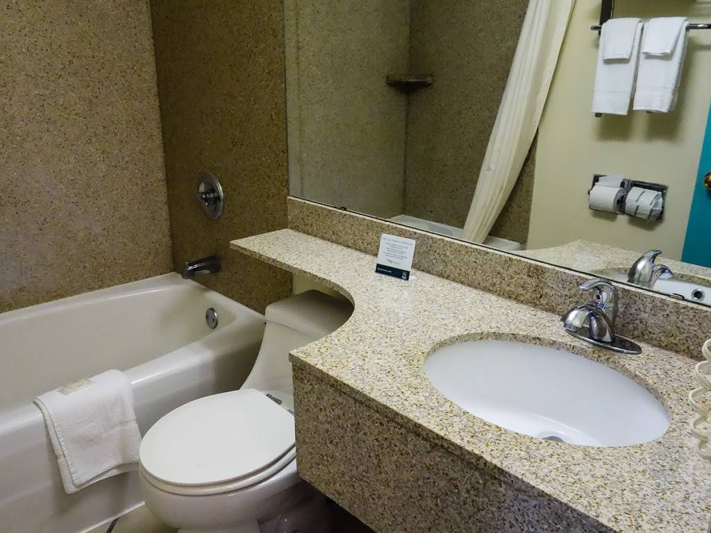 Quality Inn | restaurant | 640 W Broad St, Waynesboro, VA 22980, USA | 5409421171 OR +1 540-942-1171