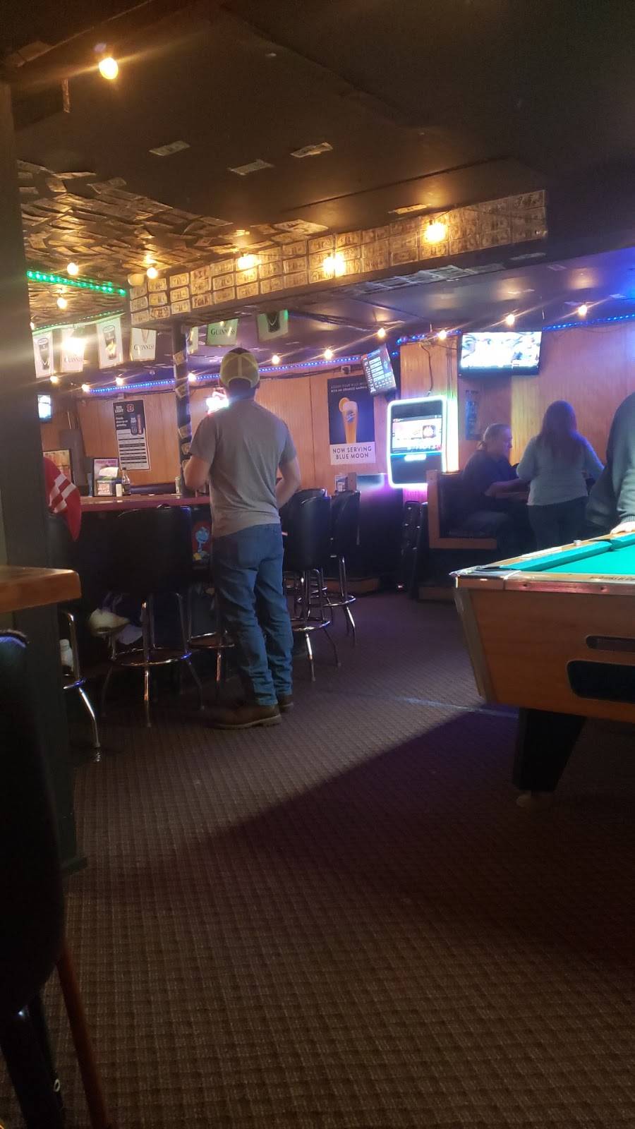 Friendly Tavern | restaurant | 115 S Main St, St Marys, OH 45885, USA | 4193948034 OR +1 419-394-8034