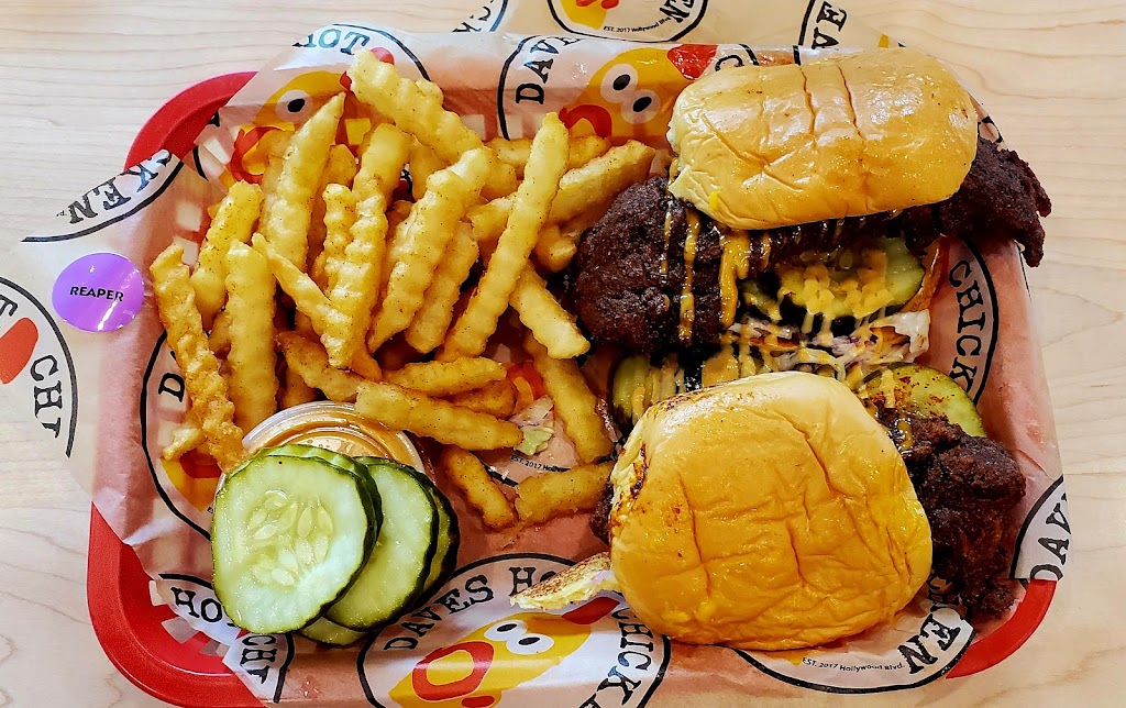 Daves Hot Chicken | restaurant | 2379 Iron Point Rd Ste 100, Folsom, CA 95630, USA | 2792788599 OR +1 279-278-8599
