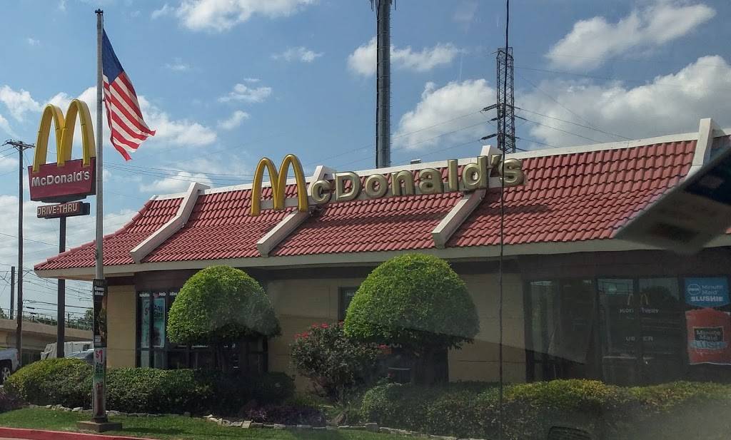 McDonalds | cafe | 1415 E, Illinois, Dallas, TX 75216, USA | 2143744000 OR +1 214-374-4000