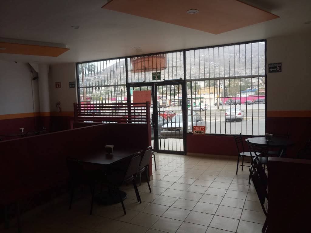 Pollo Salseado El Florido | restaurant | Boulevard el Florido, 4, Blvd. el Refugio 24261, Lomas Virreyes, 22654 Tijuana, Baja California, Mexico | 016642086399 OR +52 664 208 6399