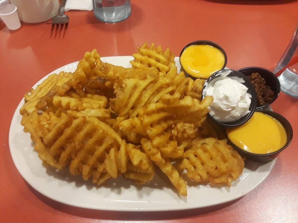 Friendlys | restaurant | W Rte 70, Marlton, NJ 08053, USA | 8565968286 OR +1 856-596-8286