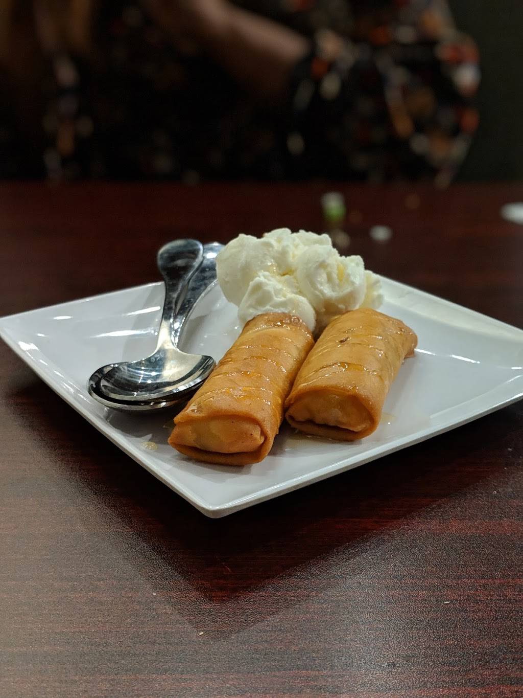 Chimm - Thai & Southeast Asian Restaurant | restaurant | 365 Merchant Walk Square, Charlottesville, VA 22902, USA | 4342881120 OR +1 434-288-1120