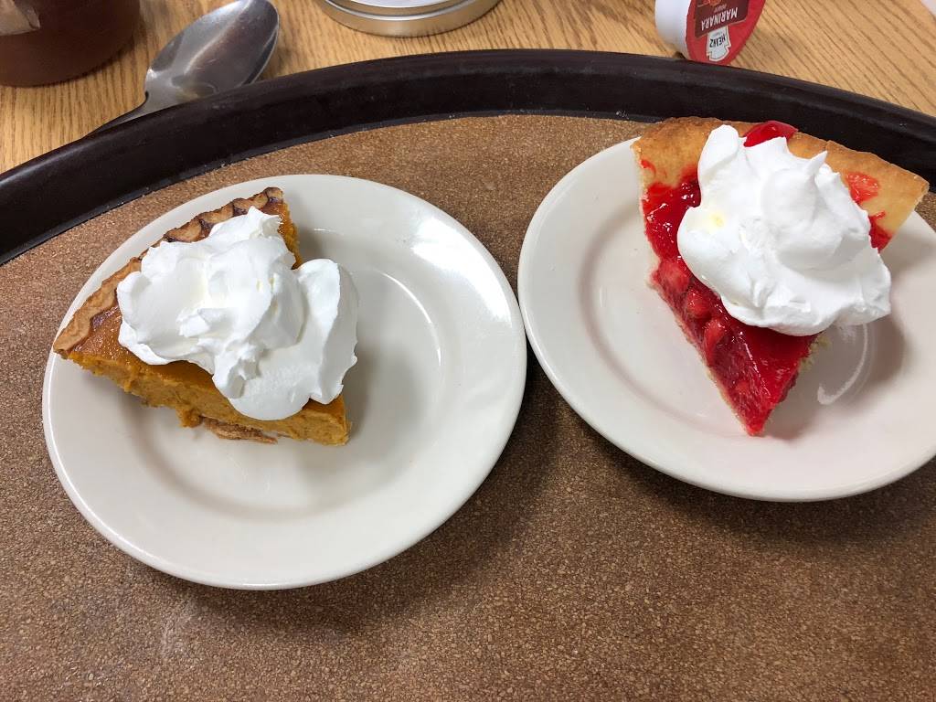 Town and Country Restaurant | restaurant | 15685 US-36, Chrisman, IL 61924, USA | 2172692000 OR +1 217-269-2000