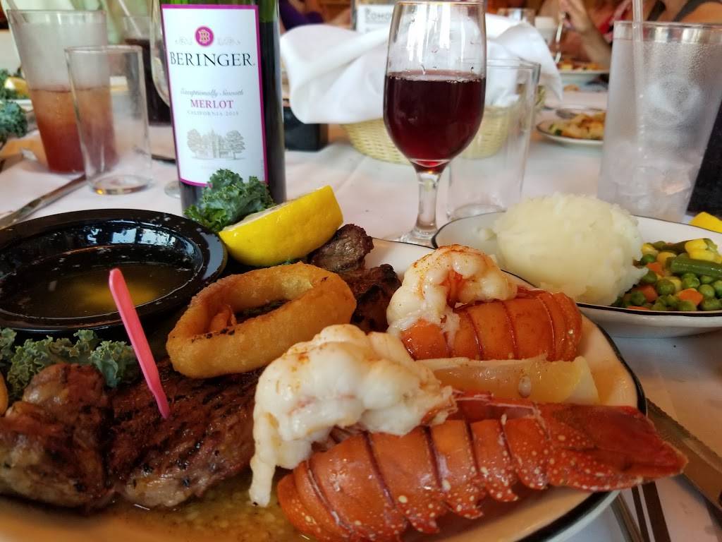 The Como Restaurant and Lounge | restaurant | 2220 Pine Ave, Niagara Falls, NY 14301, USA | 7162859341 OR +1 716-285-9341