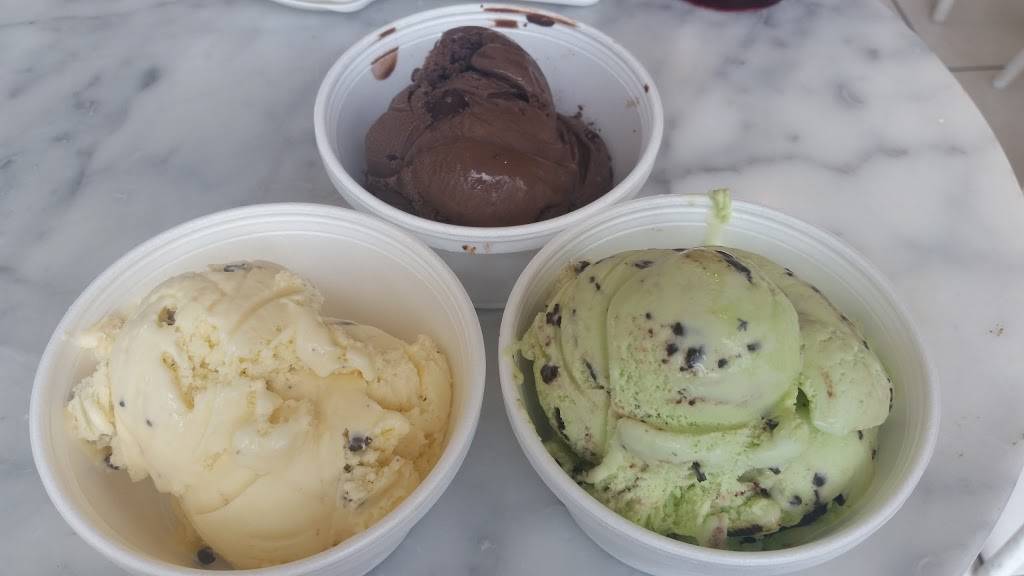 Camerons Ice Cream & Grill | restaurant | 1401 W Diversey Pkwy, Chicago, IL 60614, USA | 7738809119 OR +1 773-880-9119