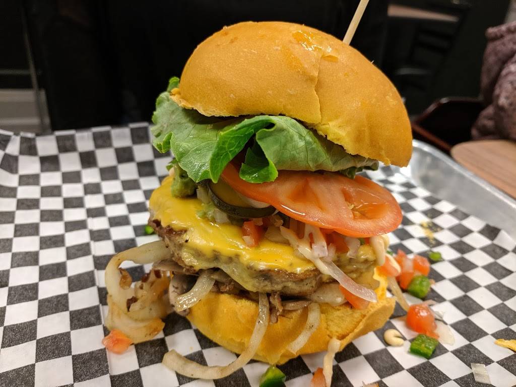 Top Gun Burger | restaurant | 7575 Keele St Unit 1, Vaughan, ON L4K 4X3, Canada | 9056696861 OR +1 905-669-6861