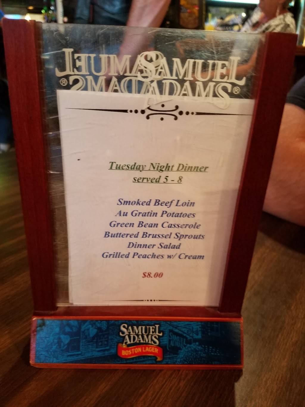 Beach Pub | restaurant | 1022 W Front St, Buffalo, IA 52728, USA | 5633812552 OR +1 563-381-2552