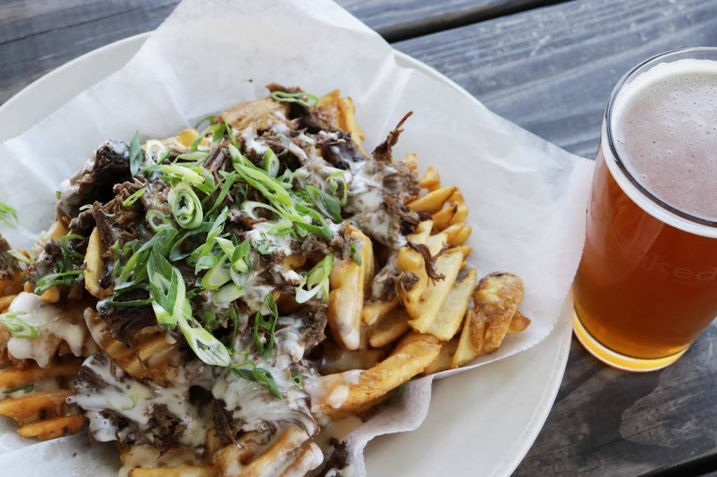 Hooked Up Ale House & Raw Bar | restaurant | 38069 Town Center Dr #20, Millville, DE 19967, USA | 3025394111 OR +1 302-539-4111