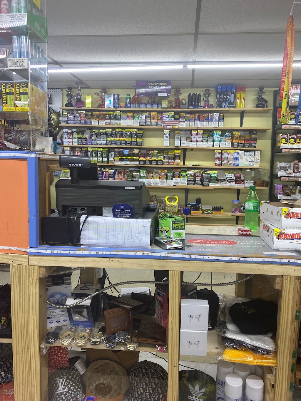 hook,s fish & chicken | restaurant | 978 White St, Cleveland, MS 38732, USA | 6628430374 OR +1 662-843-0374