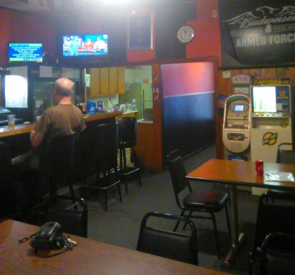 Kickstand Saloon | restaurant | 38 W Main St, Hartford, MI 49057, USA | 2696212464 OR +1 269-621-2464