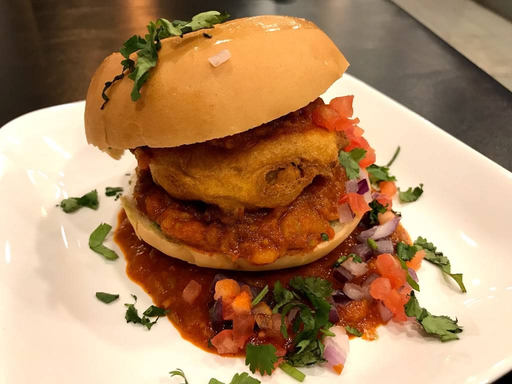 Avsar Gujarati Thali & Street Food | restaurant | 1225 Matheson Blvd E #1, Mississauga, ON L4W 1B6, Canada | 9056029594 OR +1 905-602-9594