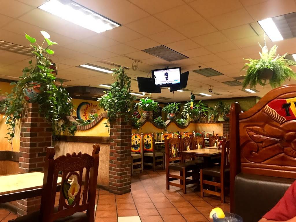 Tlaquepaque Mexican Grill & Restaurant | restaurant | 50601 Valley Plaza Dr, St Clairsville, OH 43950, USA | 7406952560 OR +1 740-695-2560