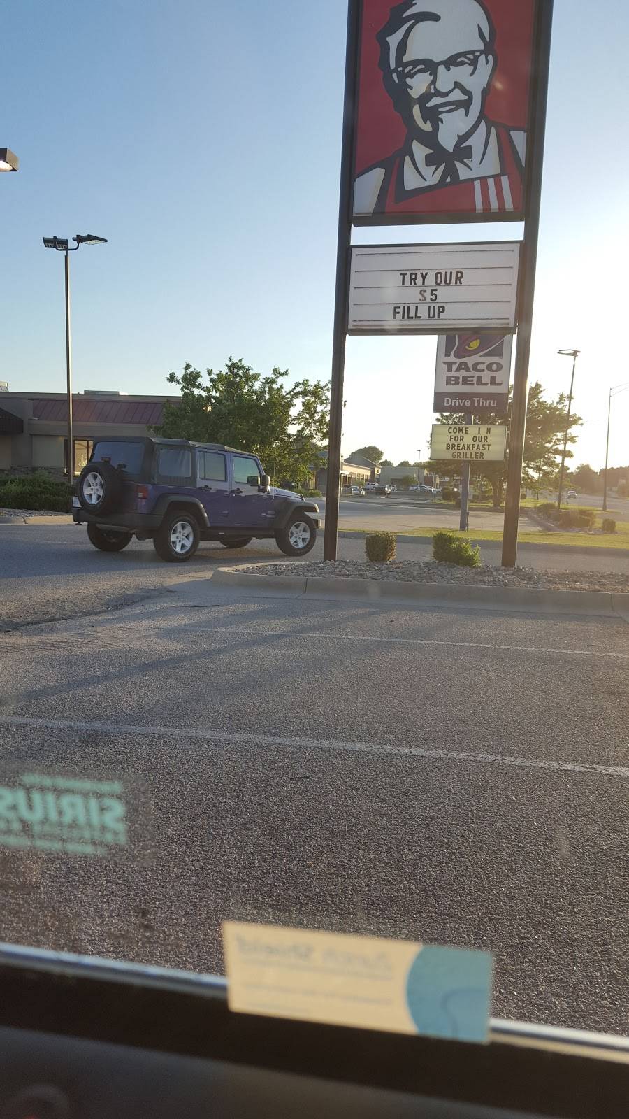 KFC | restaurant | 7227 W 21st St, Wichita, KS 67205, USA | 3167215883 OR +1 316-721-5883