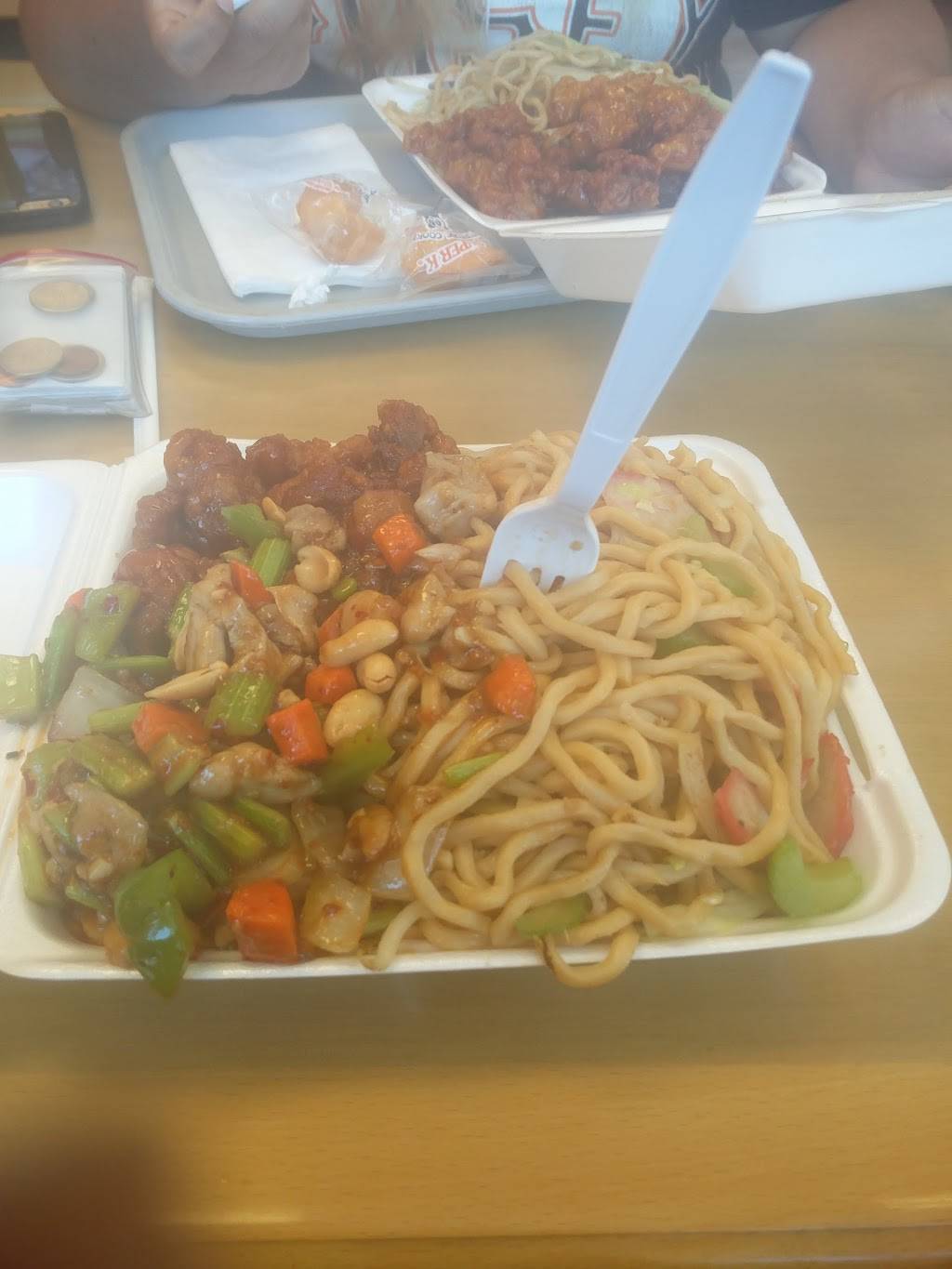 Sky Wok | restaurant | 612 W Lodi Ave, Lodi, CA 95240, USA | 2093683698 OR +1 209-368-3698