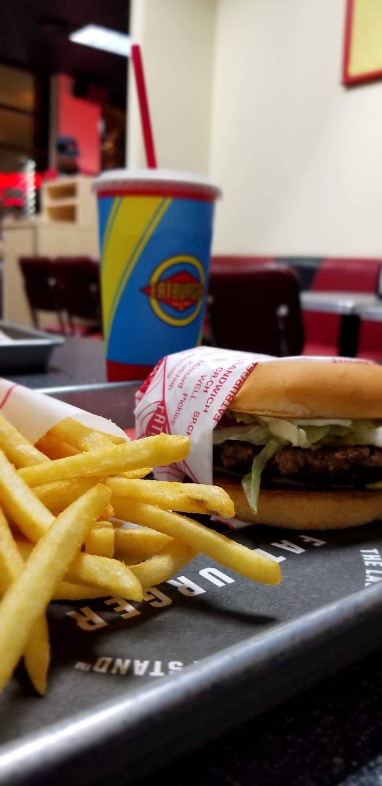Fatburger | restaurant | 314 W Valley Pkwy, Escondido, CA 92025, USA | 7604899999 OR +1 760-489-9999