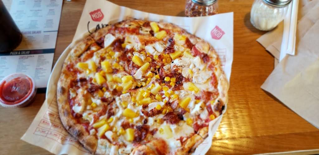 MOD Pizza | restaurant | 3643 N Western Ave, Chicago, IL 60618, USA | 8722043855 OR +1 872-204-3855