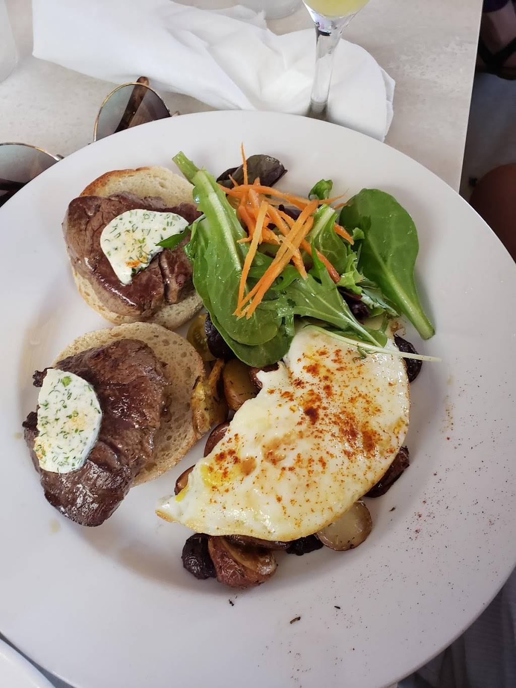 Palace | night club | 1052 Ocean Dr, Miami Beach, FL 33139, USA | 3055317234 OR +1 305-531-7234