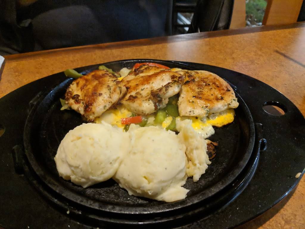 TGI Fridays | restaurant | 3535 US-1 #275, Princeton, NJ 08540, USA | 6095200378 OR +1 609-520-0378