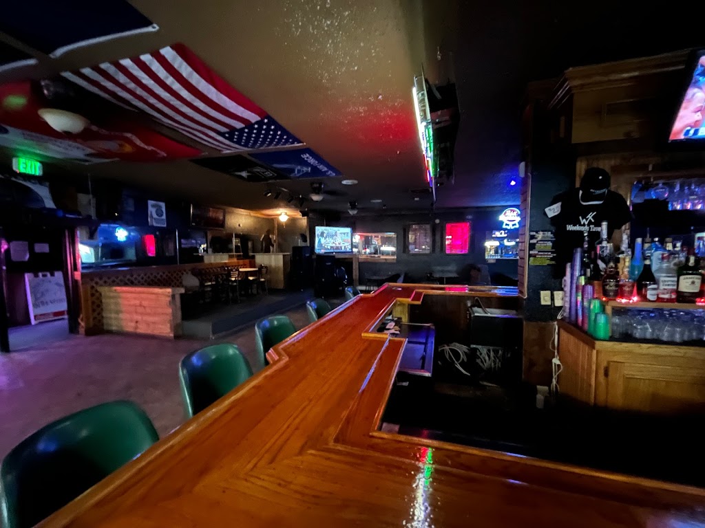 Weekends Tavern | restaurant | 2065 First St, Alamosa, CO 81101, USA | 7195895579 OR +1 719-589-5579