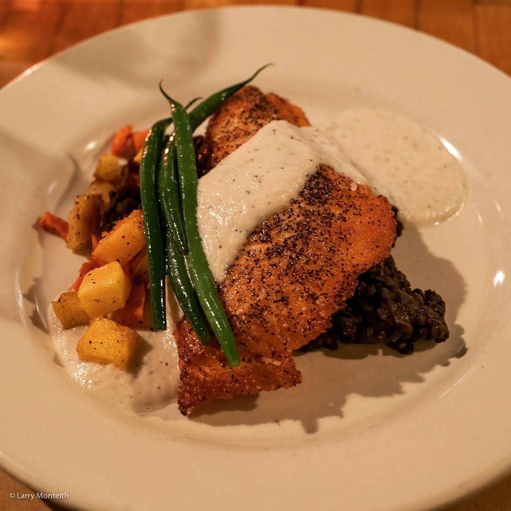 Old Bull Tavern | restaurant | 205 West St, Beaufort, SC 29902, USA | 8433792855 OR +1 843-379-2855