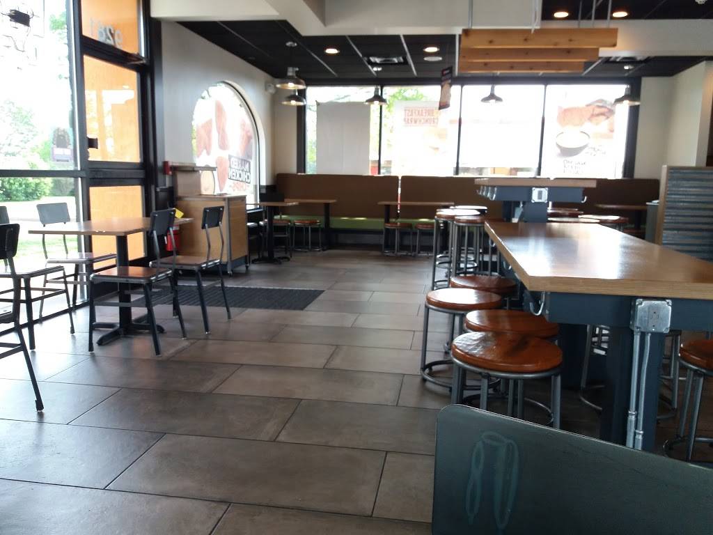 Taco Bell | meal takeaway | 9281 159th St, Orland Hills, IL 60487, USA | 7083493663 OR +1 708-349-3663