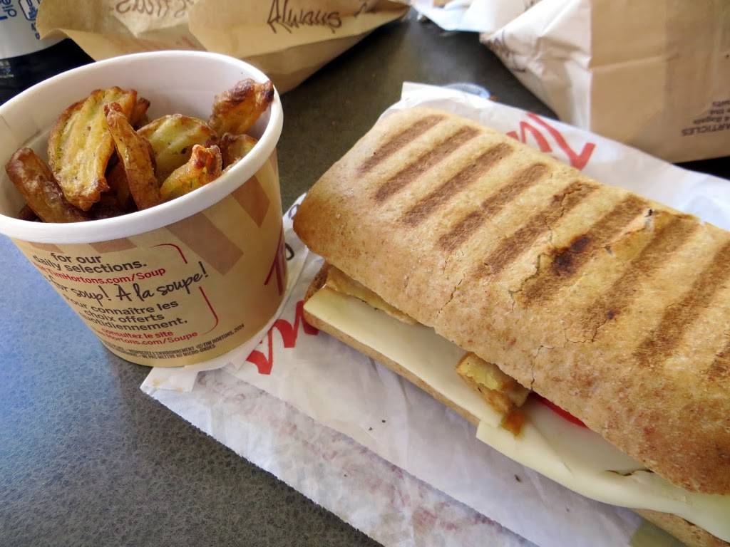 Tim Hortons | restaurant | 101 Montée Lavigne, Hudson, QC J0P 1H0, Canada | 8005905304 OR +1 800-590-5304