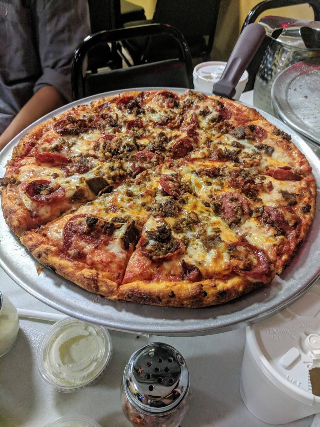 Sals Pizza | restaurant | 5084 Chase Rd, Dearborn, MI 48126, USA | 3135815700 OR +1 313-581-5700