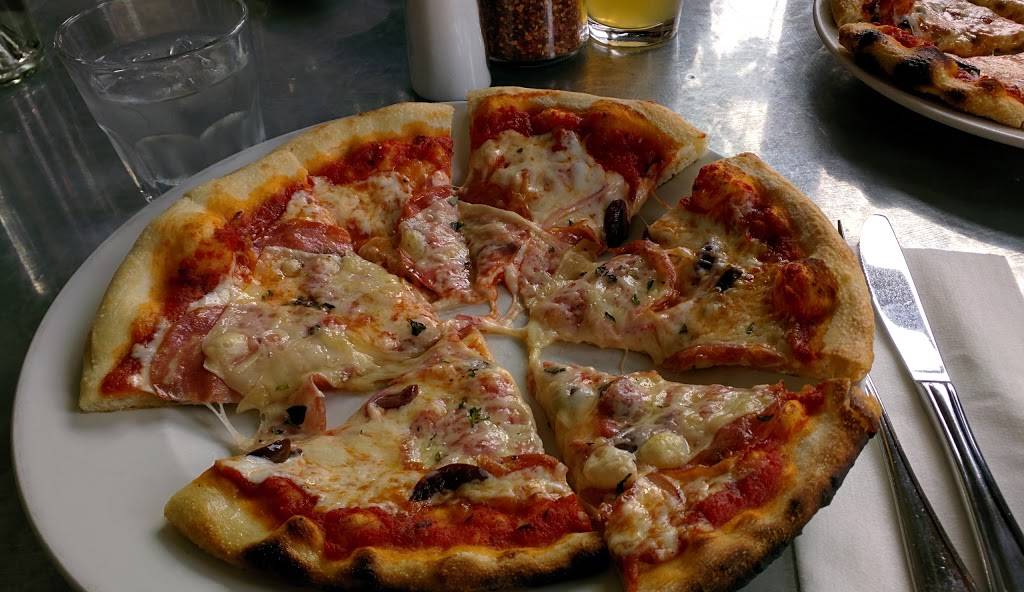 Azzurro Pizzeria e Enoteca | restaurant | 1260 Main St, Napa, CA 94559, USA | 7072555552 OR +1 707-255-5552