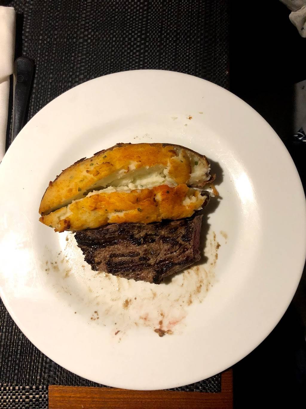 Charbois Rouge | restaurant | 1970 Rue Léonard-de-Vinci, Sainte-Julie, QC J3E 1Y8, Canada | 4509224400 OR +1 450-922-4400