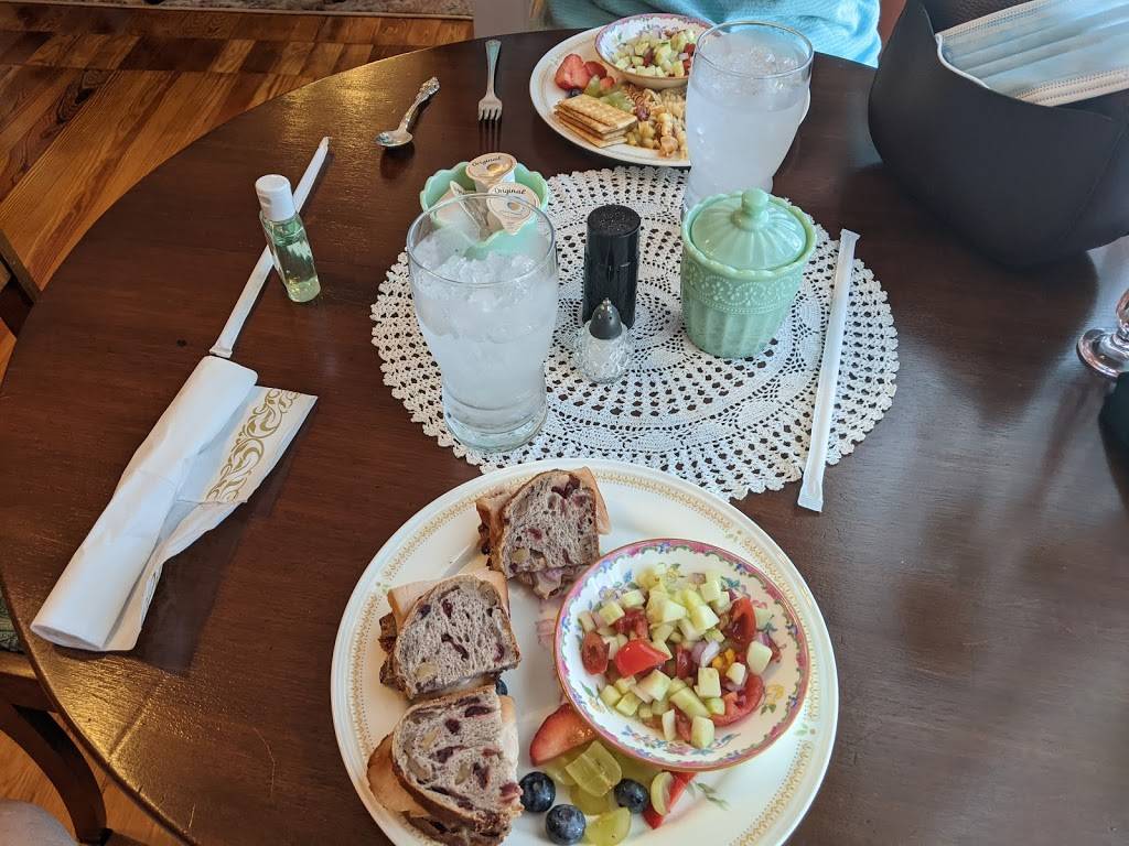 Shugahs | restaurant | 3187 Lee St, Pelham, AL 35124, USA | 2056243431 OR +1 205-624-3431