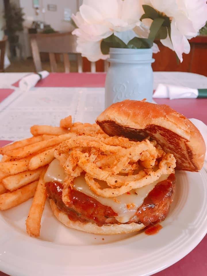 Gina’s Grill | restaurant | 7055 E 16th St, Indianapolis, IN 46219, USA | 3175919033 OR +1 317-591-9033