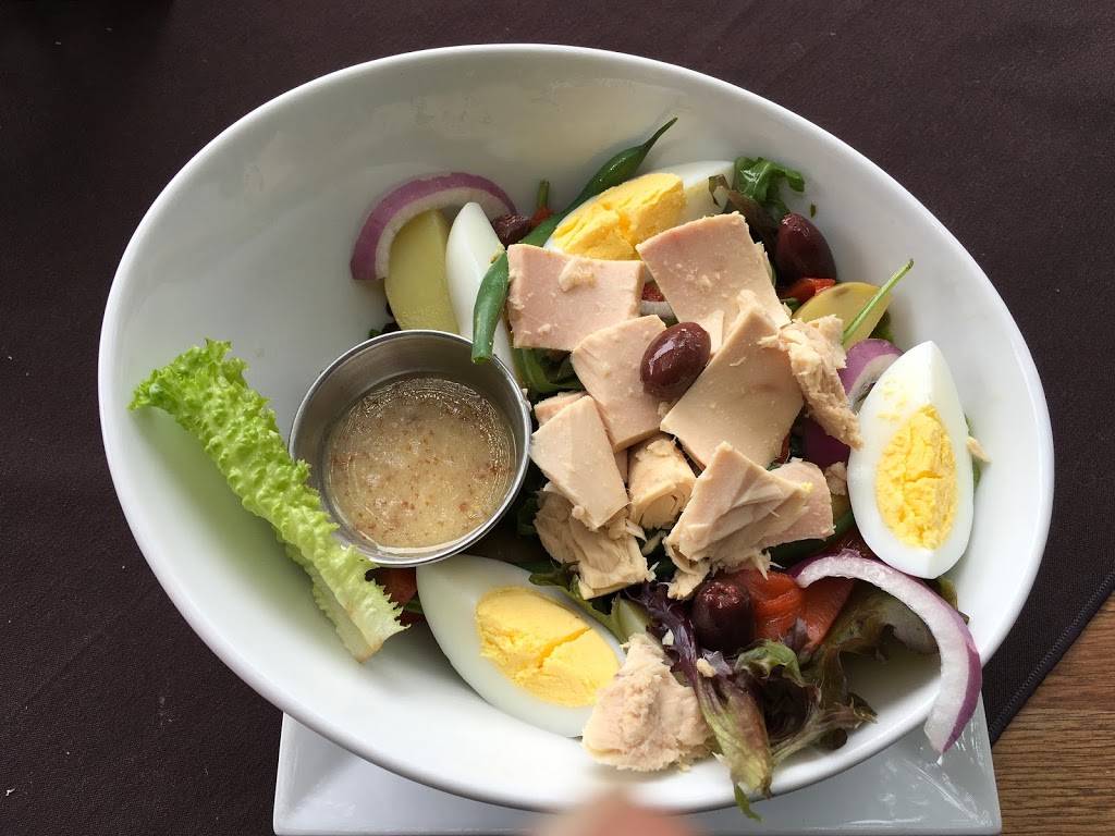 Cassis Bistro | restaurant | 27 Queen St, Lakefield, ON K0L 2H0, Canada | 7056528045 OR +1 705-652-8045