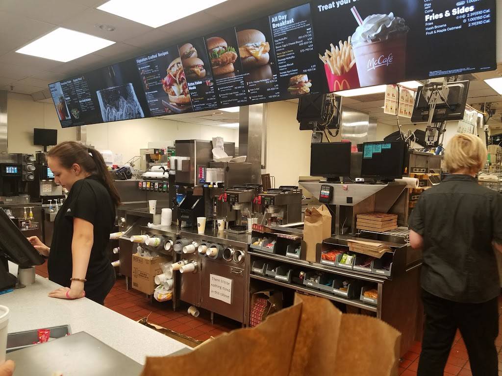 McDonalds | cafe | Main Terminal, 1000 Airport Blvd, Pittsburgh, PA 15231, USA | 4124723072 OR +1 412-472-3072